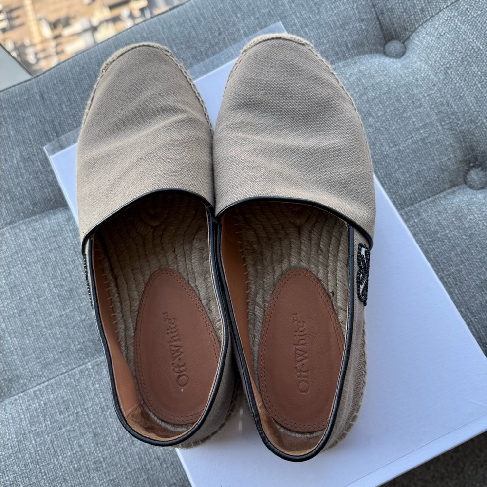 Off-White Tan Slip-On Loafers Classic Design - Picture 6 of 6